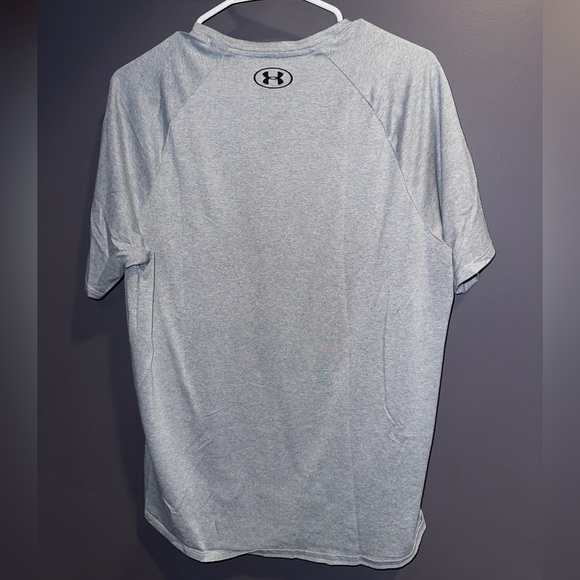 Grey Under Armour Men’s Workout Tee - Picture 2 of 3